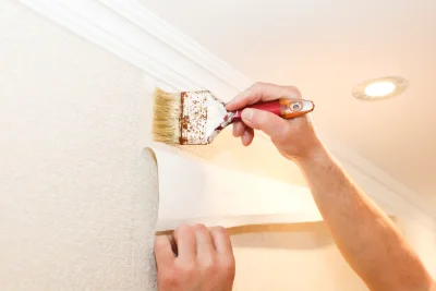 Pose de papier peint à Montmorin — revêtements muraux et toiles de verre
